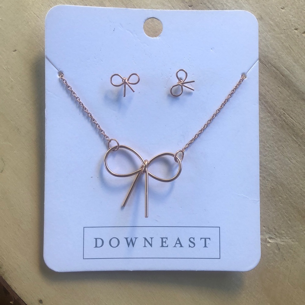 Wire Bow Pendant And Earring set ๐ธ3 for $15